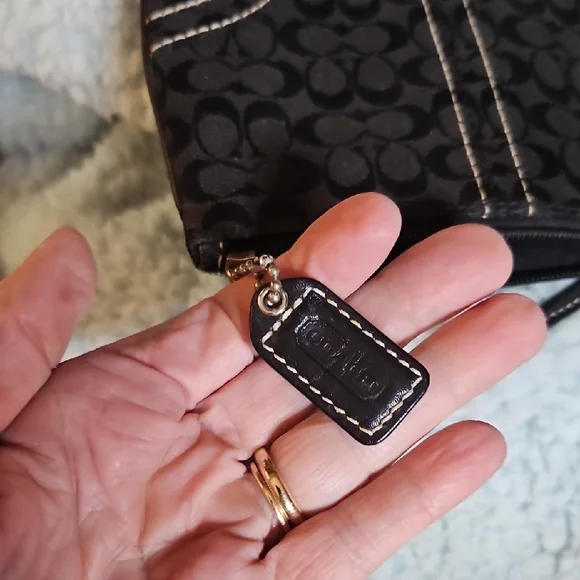 Vintage Coach Black Signature C Wristlet White Contrast Stitching Y2K - Picture 5 of 5